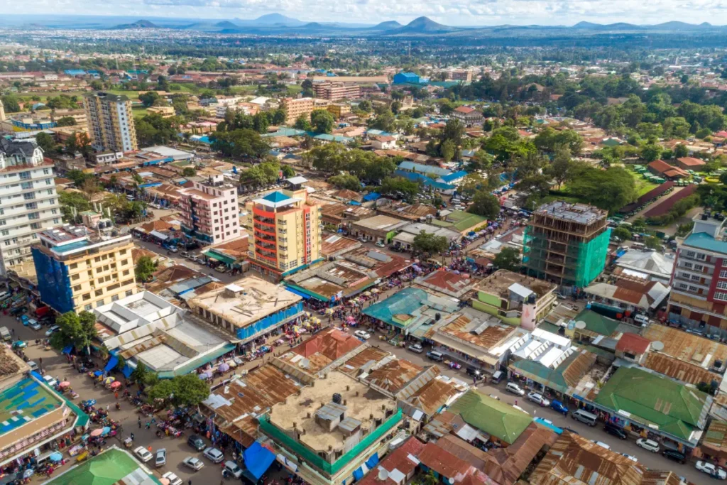 Terrenos em áreas urbanas e rurais.