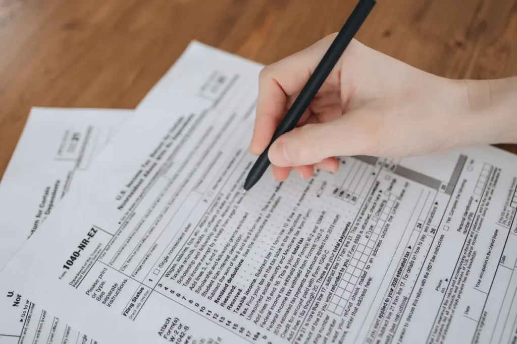 Como vender um terreno parcelado com segurança! Assinatura de contrato de compra e venda de terreno.