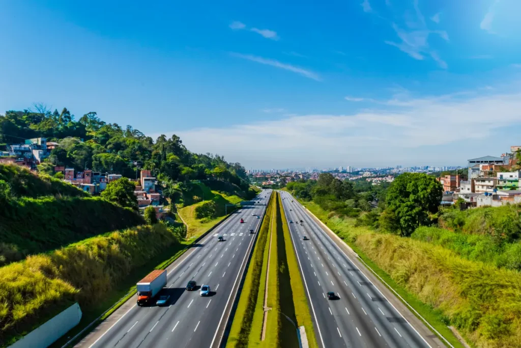Terrenos Próximos a Estradas e Rodovias.