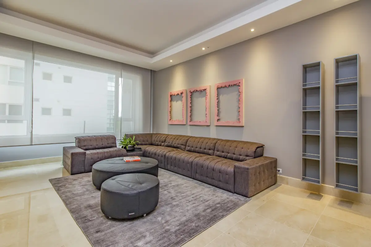 Qual o Melhor Acabamento para Paredes de Drywall? O acabamento certo faz toda a diferença! Conforto e estilo para seu ambiente. Foto: Reprodução / Canva Pro.