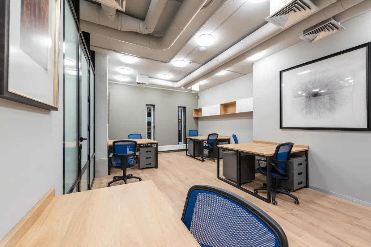 Drywall é uma Boa Opção para Divisórias Comerciais? Drywall pode ser a solução ideal para divisórias comerciais. Confira os benefícios! Foto: Reprodução / Canva Pro.