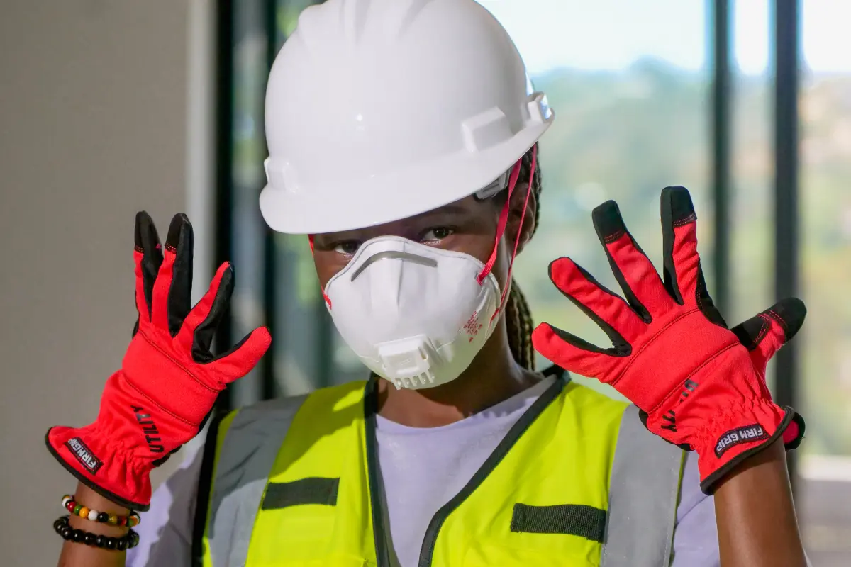 Quais as principais ferramentas para instalação de drywall? Equipamento de segurança EPIs. Foto: Reprodução / Canva Pro.