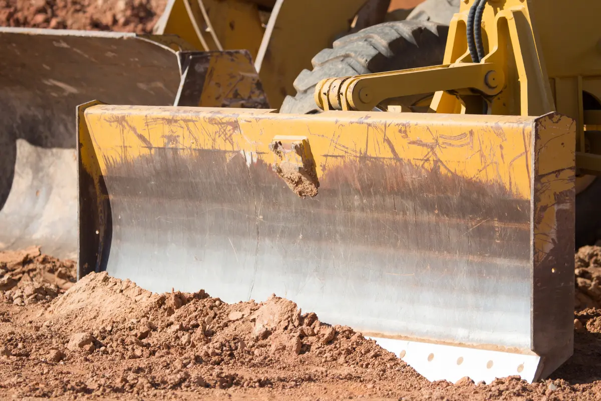 O Que Significa Nivelamento de Terreno? Imagem mostrando técnica de nivelamento de terreno. Foto: Reprodução / Canva Pro.