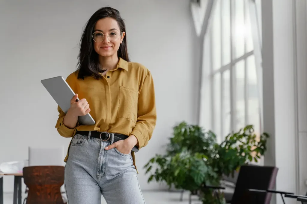 Transforme o ambiente: O que colocar na parede de um escritório moderno!