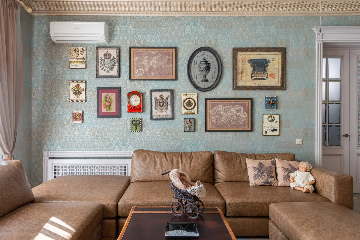 O que é uma decoração vintage? Descubra os segredos desse estilo encantador! Móveis antigos e restaurados são essenciais para uma decoração vintage autêntica. Foto: Reprodução / Canva Pro.
