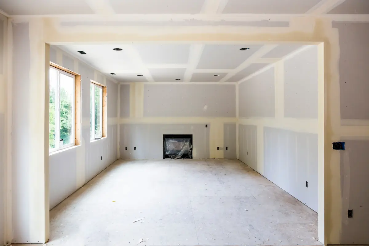 Drywall é Mais Econômico que Alvenaria? Enquanto um pedreiro cobre 4m² por dia, um instalador de drywall pode finalizar até 35m². Foto: Reprodução / Canva Pro.