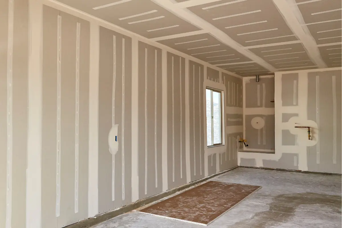 O drywall realmente não resiste ao fogo? Testes comprovam que drywall pode resistir ao fogo por até 120 minutos. Foto: Reprodução / Canva Pro.