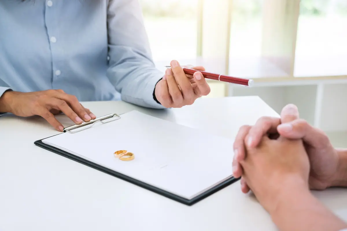 Como cancelar financiamento de terreno e construção? Cancelar pode ser difícil, mas também pode trazer alívio e recomeço. Foto: Reprodução / Canva Pro.