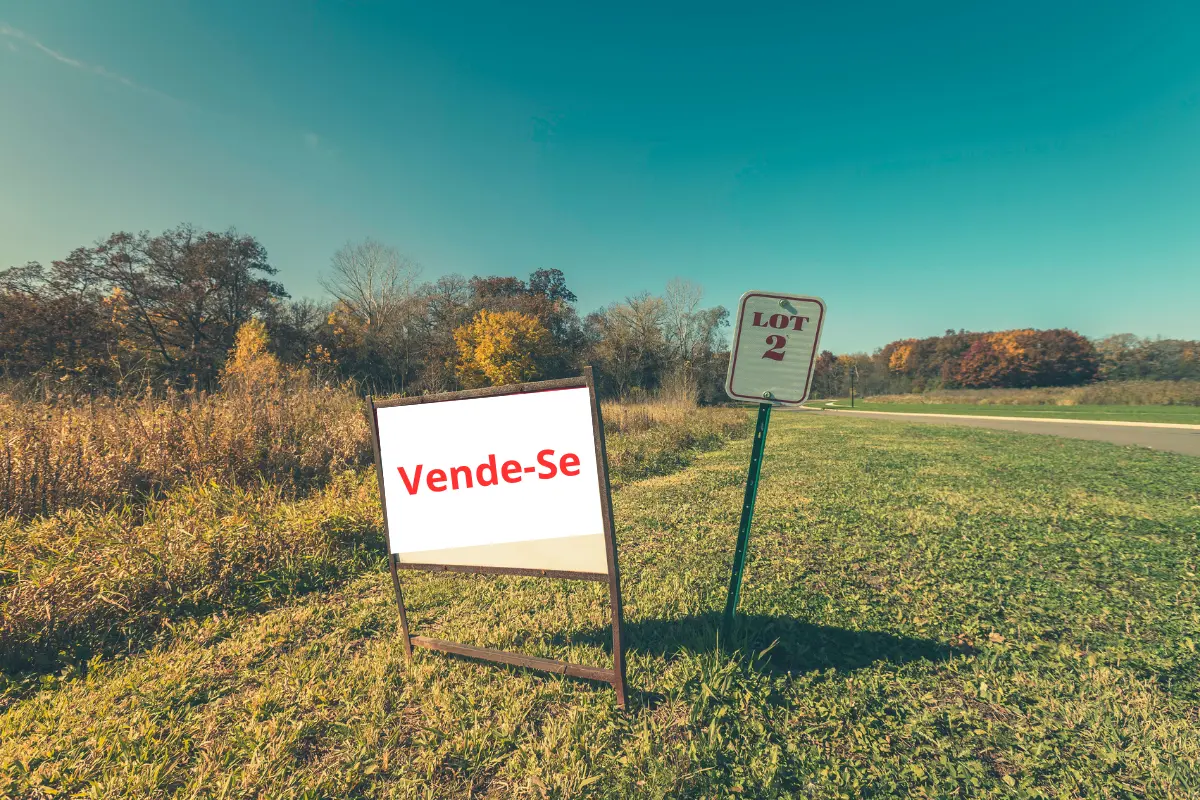 Comprar seu primeiro terreno? A resposta sobre o terreno certo pode estar nos detalhes invisíveis. Foto: Reprodução / Canva Pro.