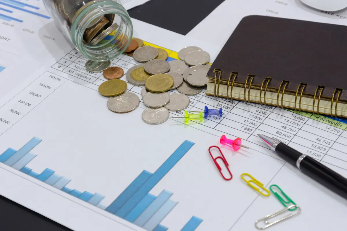 Qual a taxa de juros do financiamento de terreno e construção? Infográfico destacando os principais critérios analisados pelos bancos. Foto: Reprodução / Canva Pro.