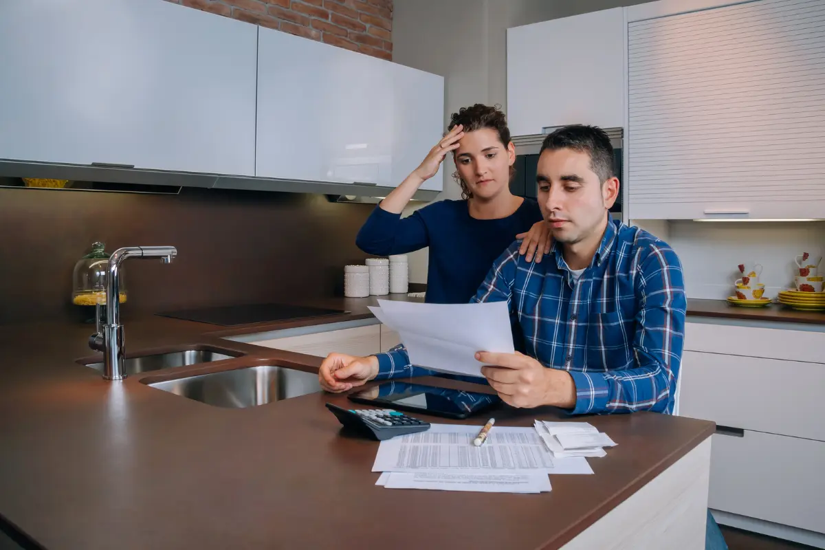 Como financiar um terreno e construir aos poucos? Foto: Reprodução / Canva Pro.