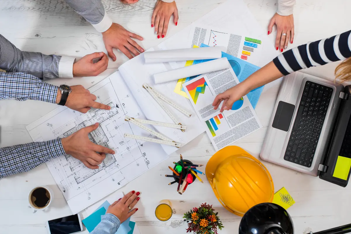 Financiar um terreno sem entrada? Escolher a melhor alternativa de financiamento pode ser decisivo para realizar o sonho da casa própria. Foto: Reprodução / Canva Pro.