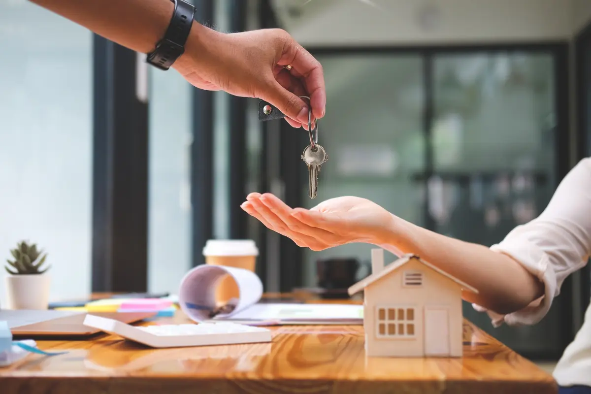 Comprar terreno para permutar com construtora! A entrega das unidades é o marco da virada para muitos investidores. Foto: Reprodução / Canva Pro.
