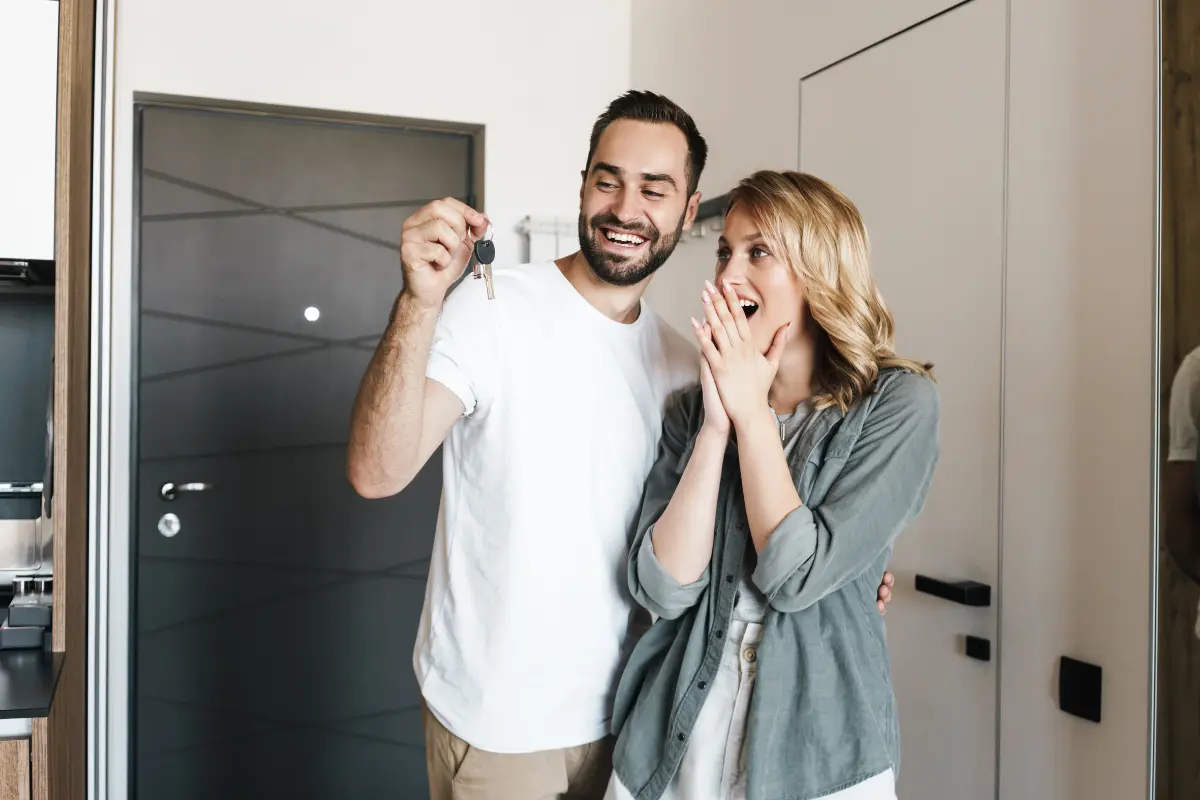 Como financiar terreno e construção com financiamento direto com cooperativa? Para muitos, o primeiro “sim” não veio do banco — veio da cooperativa. Foto: Reprodução / Canva Pro.