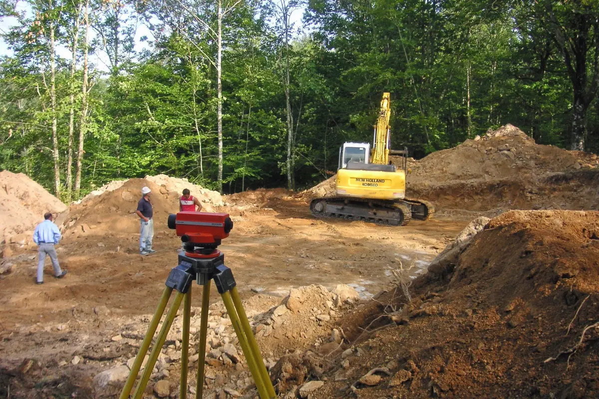 Cronograma ideal para limpar seu terreno antes da construção! Foto: Reprodução / Canva Pro.