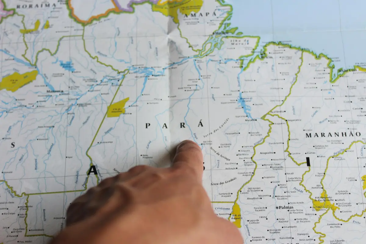 Qual o tamanho mínimo de terreno para construir quitinetes? Mesmo com espaço, nem toda área da cidade permite construção de quitinetes. Foto: Reprodução / Canva Pro.