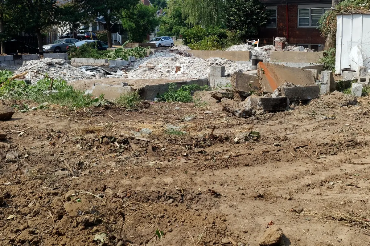 Saiba como avaliar a localização de um terreno comercial antes da compra. Foto: Reprodução / Canva Pro.