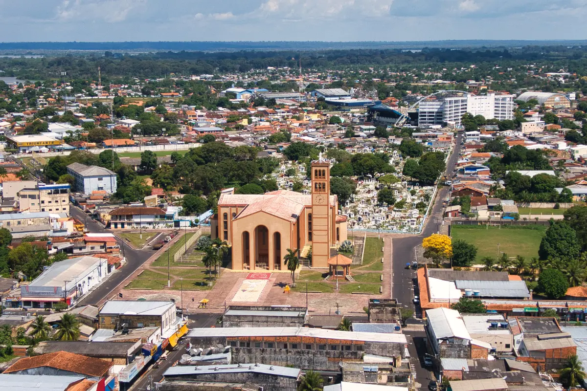 Como preparar um terreno baldio para futura venda. Foto: Reprodução / Canva Pro.