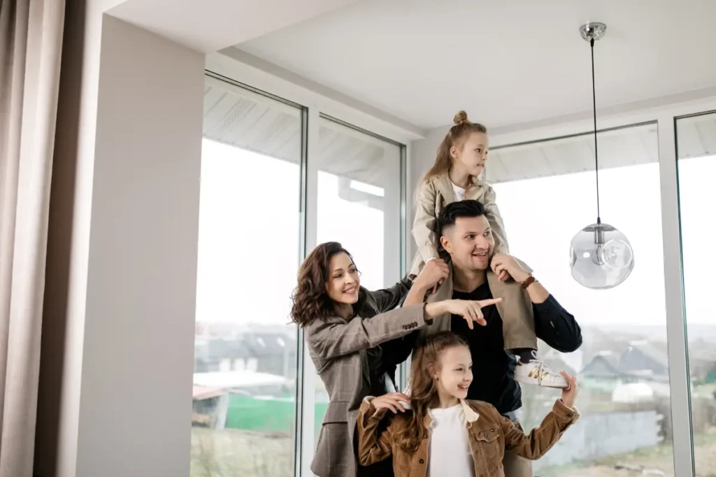 Quando compensa adquirir loteamento em planta x terreno pronto. A decisão certa transforma o sonho da casa própria em realidade. Foto: Reprodução / Canva Pro.