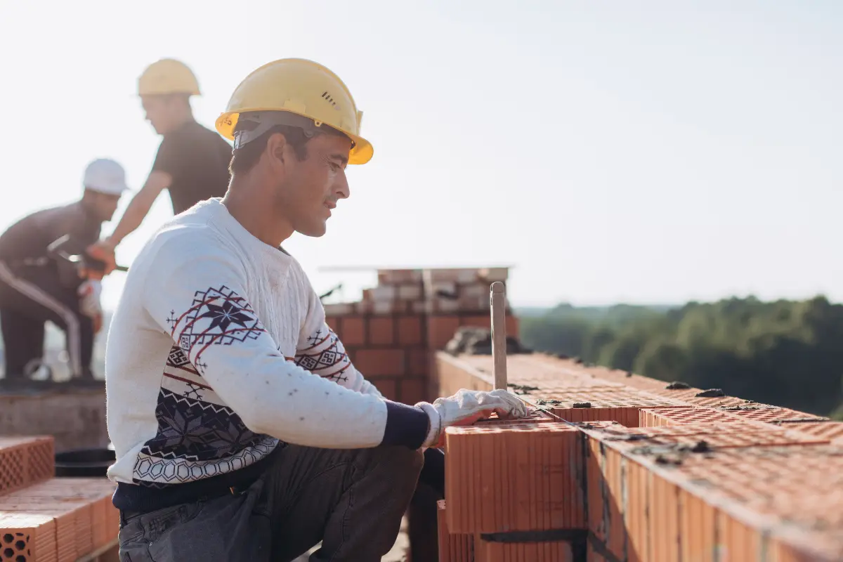 Saiba como preparar terreno comercial para franquias e grandes marcas. Foto: Reprodução / Canva Pro.