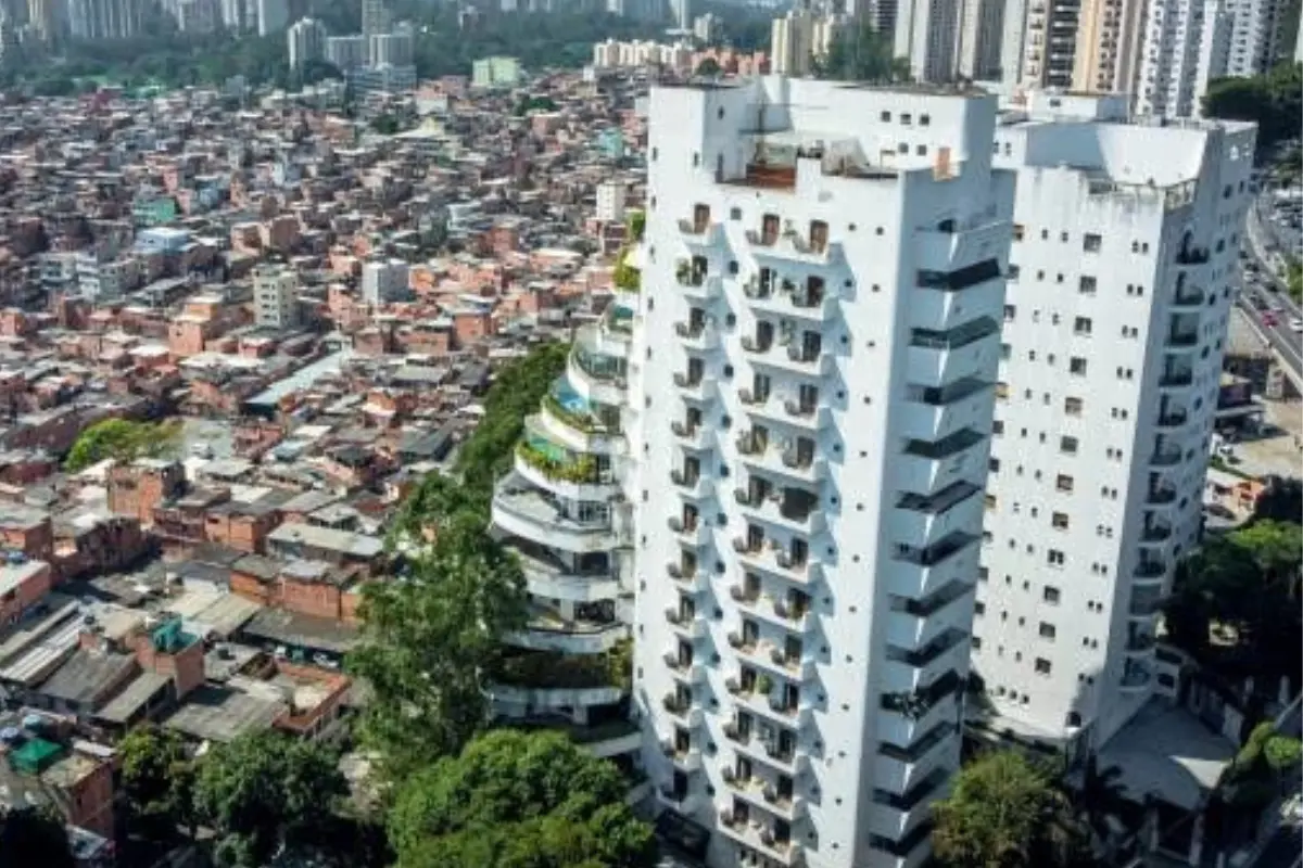 Morar ou investir em Ribeirão Preto, Jardim Paulista, registra imóveis a partir de 680 mil. Comparativo visual de prédios novos e construções antigas no bairro. Foto: Reprodução / Canva Pro.
